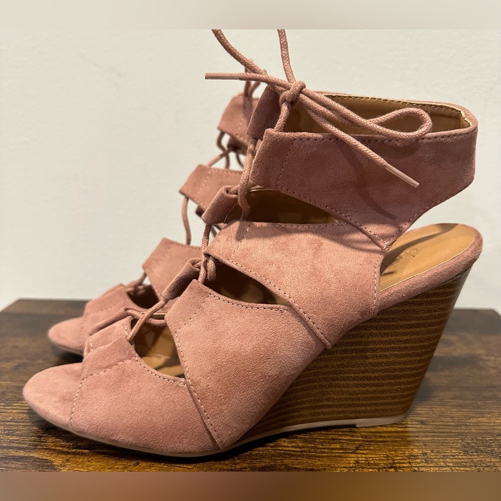 Charlotte Russe Mauve Lace Up Wedge Heel Sandals NWOT Size 7
